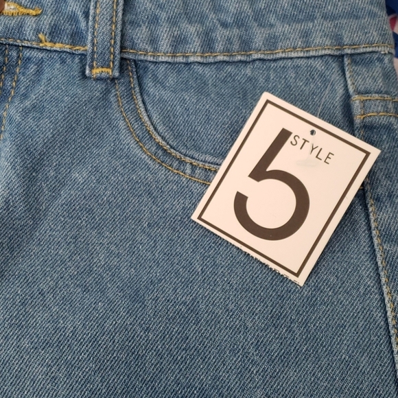 FIVE BELOW Cut-off Distressed Jean Shorts SZ M Jr - Picture 4 of 8